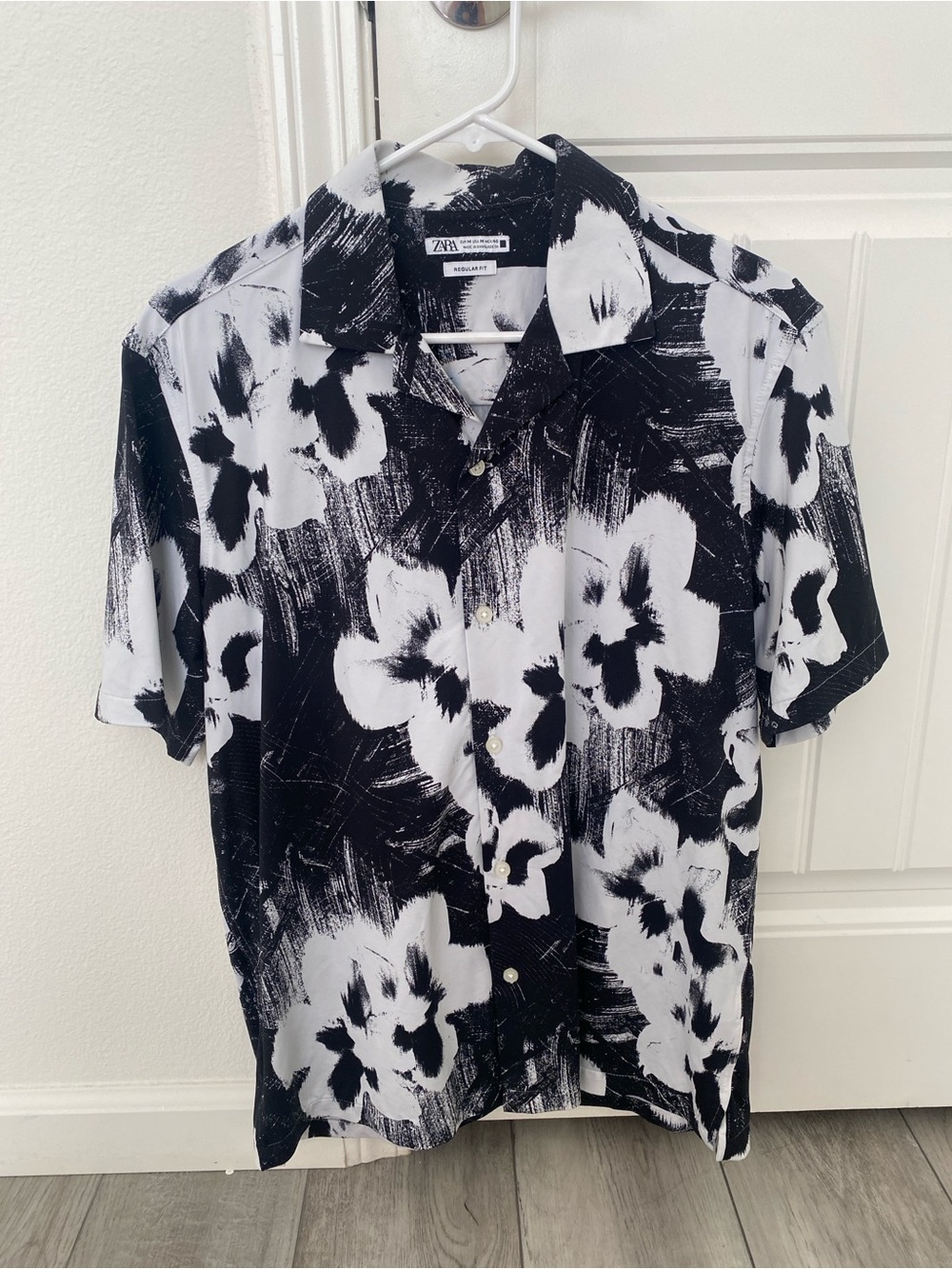 ZARA Black & White Abstract Floral Button-Down Shirt